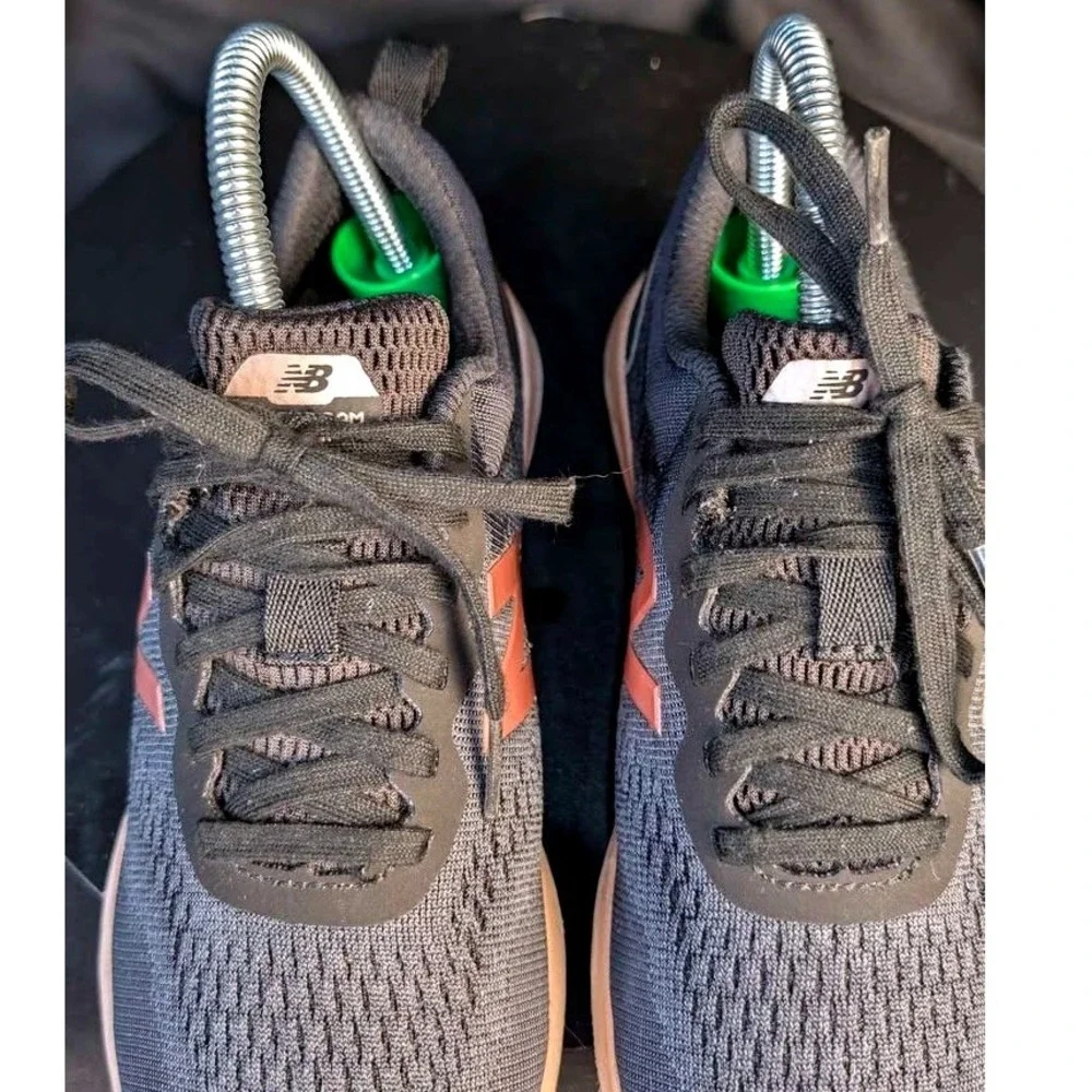 New Balance ~ Girl's Fresh Foam Arishi v3 Running ~Black/Peach Metallic ~ Sz 3.5